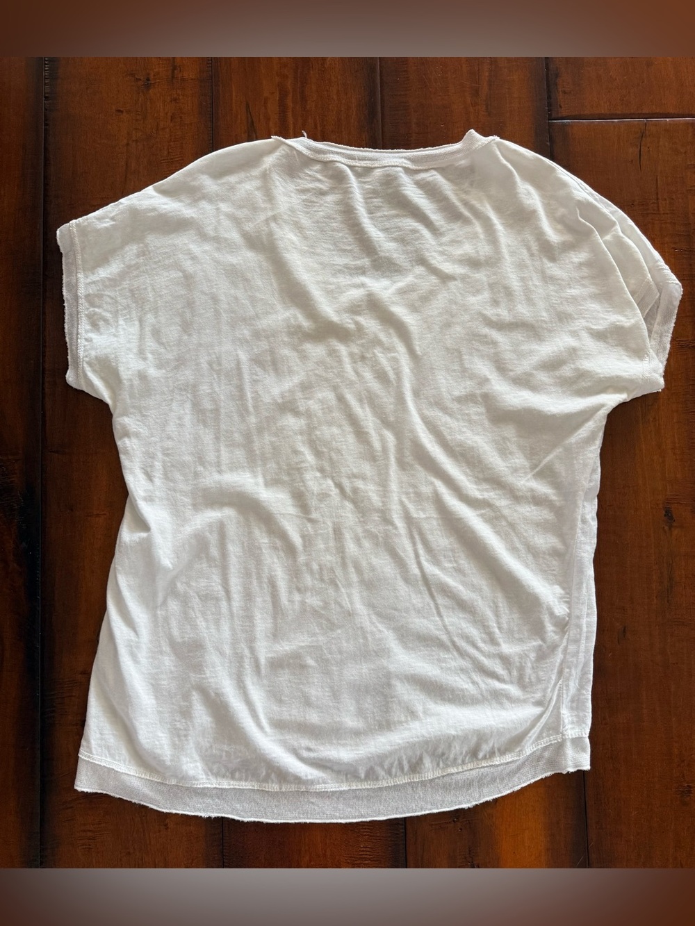 Tempo Paris White Short Sleeve V-Neck Tee with Shimmering Trim - Picture 2 of 4